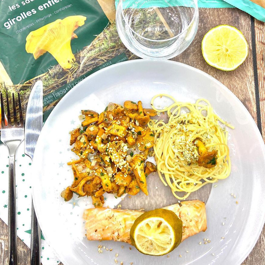 Poêlée de girolles au saumon Poêlée de girolles au saumon